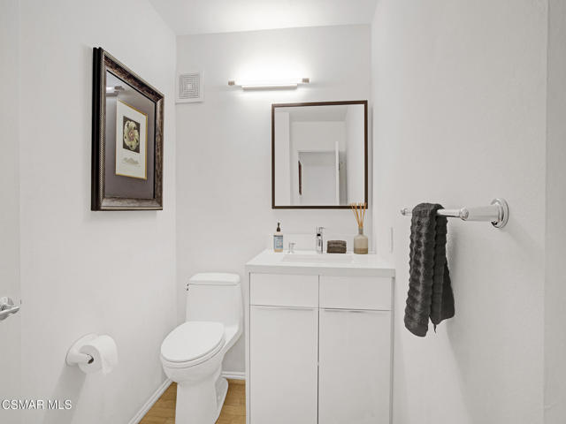 1206 S Westlake Boulevard, Westlake Village CA: https://media.crmls.org/mediaz/b38a6c5a-afc3-4187-b789-36e24bd9c855.jpg