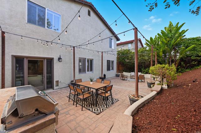 1029 Vista Oak Place, Chula Vista CA: https://media.crmls.org/mediaz/b38a813f-2006-40df-9b51-7cd063634a2e.jpg