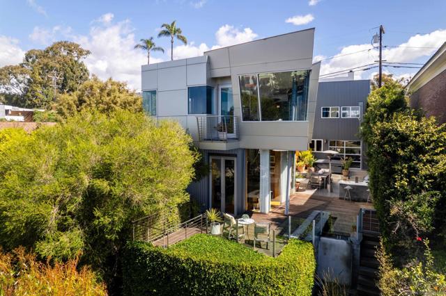 2730 Brant St, San Diego CA: https://media.crmls.org/mediaz/b38abb8e-0604-4182-b724-544e1719f76e.jpg