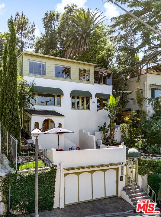 1355 Columbia Drive, Glendale CA: https://media.crmls.org/mediaz/b38b757f-e659-4eb1-92af-d829c29f9e75.jpg