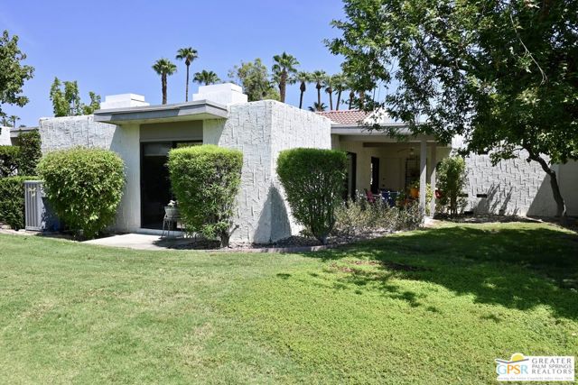 2117 Sunshine Way, Palm Springs CA: https://media.crmls.org/mediaz/b38b7b9f-8128-4d55-b481-69df584795b4.jpg
