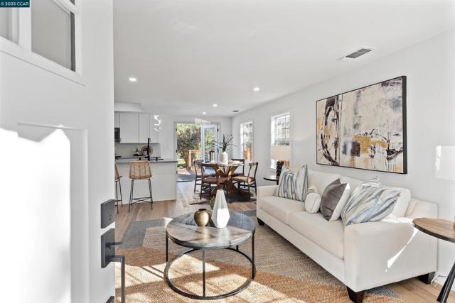 2188 1st Ave, Napa CA: https://media.crmls.org/mediaz/b38bb01b-8376-44cd-9278-3511c8bc9ceb.jpg