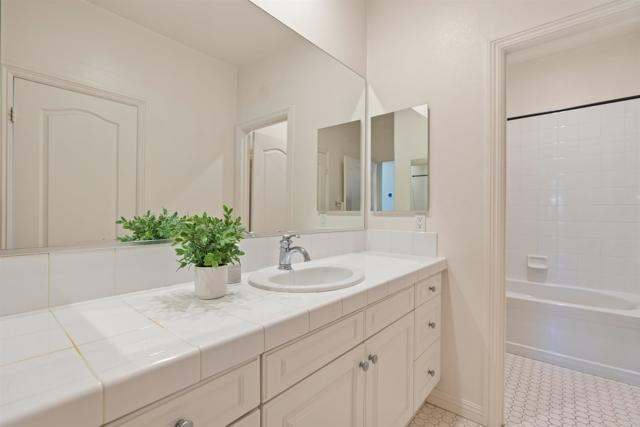 3463 Corte Fresa, Carlsbad CA: https://media.crmls.org/mediaz/b38bc310-829d-476a-94aa-222006a58bc6.jpg