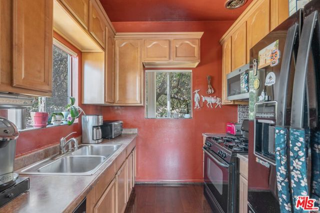 2160 Lake Shore Avenue, Los Angeles CA: https://media.crmls.org/mediaz/b38c756f-924f-4791-9d3c-a061f9281e8e.jpg