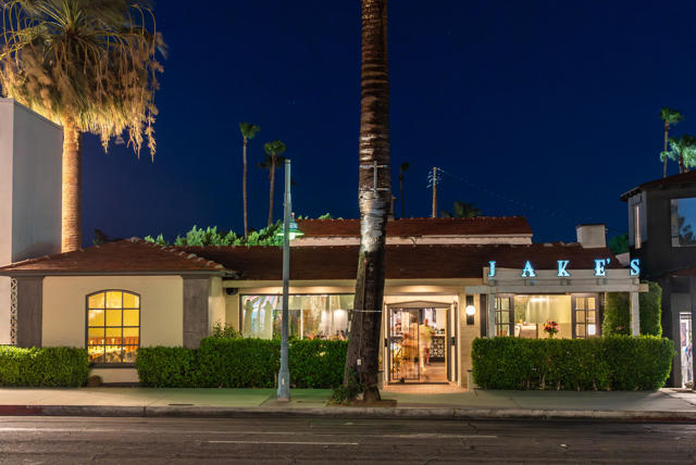 664 Palm Canyon Drive, Palm Springs CA: https://media.crmls.org/mediaz/b38c8fae-cc63-4371-abfd-e46d9f64cc5e.jpg