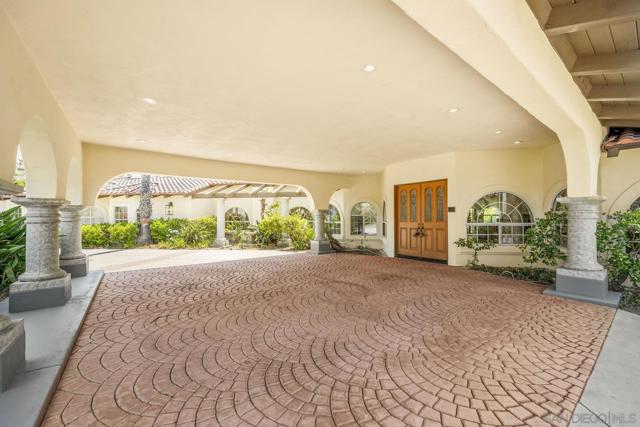 17601 Valle Verde, Poway CA: https://media.crmls.org/mediaz/b38c974f-231a-4ab6-90d2-ebd770ca3024.jpg