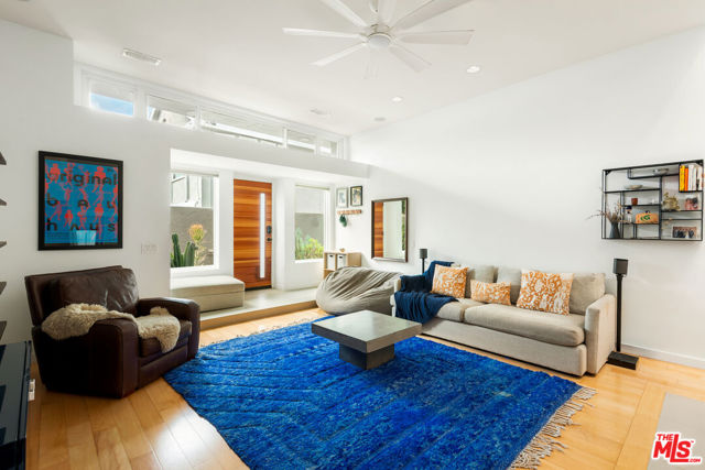 2408 34th Street, Santa Monica CA: https://media.crmls.org/mediaz/b38c984c-c37c-426e-b5b8-b43da1df4ca0.jpg