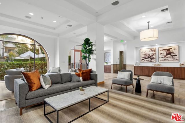 1041 E Glendon Avenue, Los Angeles CA: https://media.crmls.org/mediaz/b38ceed8-142b-4999-b132-cc90bc9d2ccf.jpg