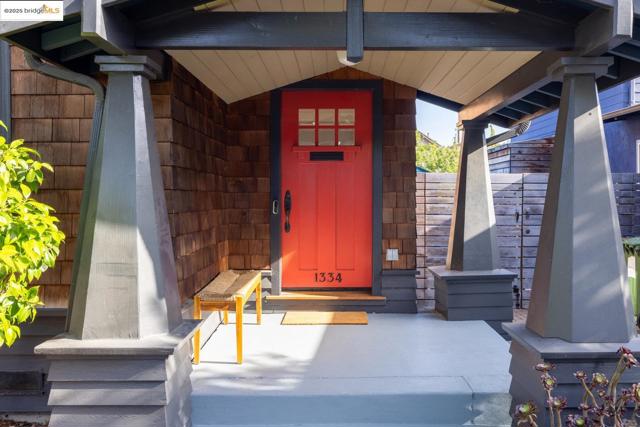 1334 Derby St, Berkeley CA: https://media.crmls.org/mediaz/b38dd513-c7bb-44aa-83a7-72db8021ec19.jpg