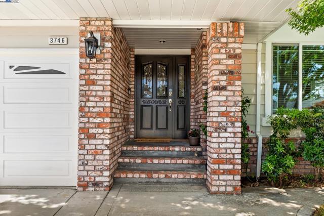 3746 La Costa Ave, Castro Valley CA: https://media.crmls.org/mediaz/b38dec0f-53a9-496d-aef1-76ba3acd8d79.jpg