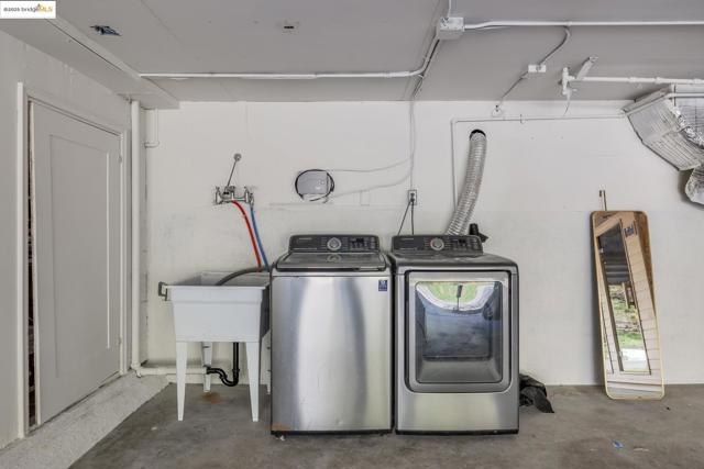 279 Pomona Street, Crockett CA: https://media.crmls.org/mediaz/b38e0a8d-4f3b-42f8-90ca-db4e4d363776.jpg