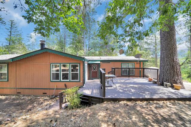 13567 Raccoon Mountain Rd, Grass Valley CA: https://media.crmls.org/mediaz/b38e2cdc-d086-4631-a104-469310604c86.jpg