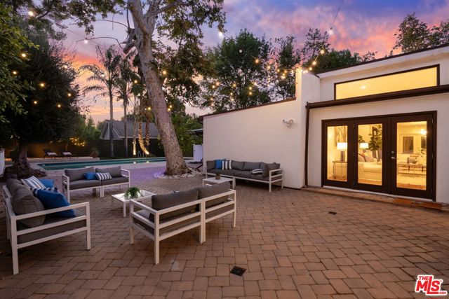 4745 Caritina Drive, Tarzana CA: https://media.crmls.org/mediaz/b38ec584-910a-432c-8cd0-5a78156f75ad.jpg