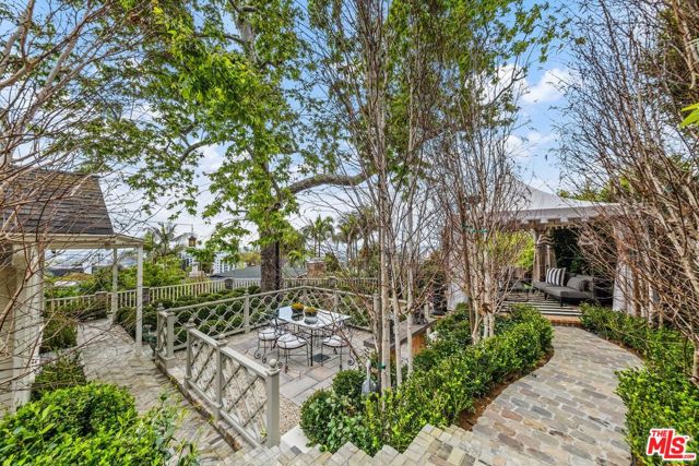 1231 Hilldale Avenue, Los Angeles CA: https://media.crmls.org/mediaz/b38ec6b0-8026-4420-8289-5e61f7afea68.jpg