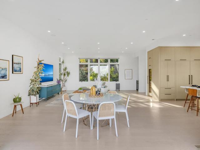 60 Glengarry Way, Hillsborough CA: https://media.crmls.org/mediaz/b38f29d6-057a-4ca5-842b-bcfe42a322fa.jpg