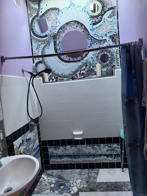 Image 10 of 17 For 347 Glenmont
