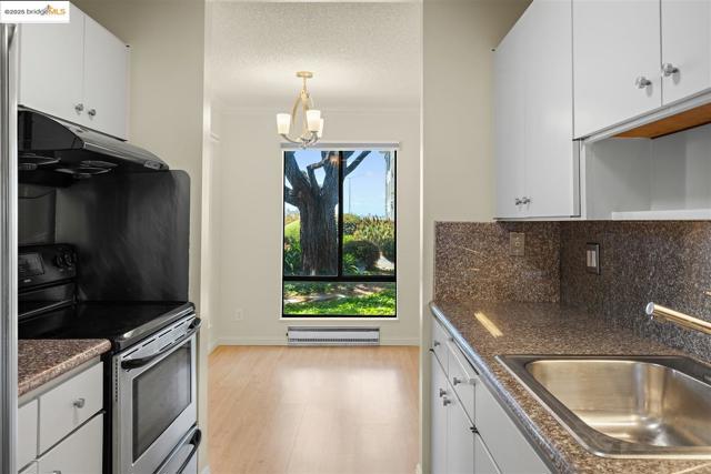 2 Commodore DR, Emeryville CA: https://media.crmls.org/mediaz/b38f8d8a-49f9-494b-b61a-55f3fb5a86b1.jpg