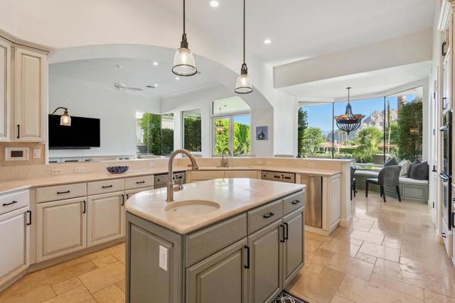 79373 Cetrino, La Quinta CA: https://media.crmls.org/mediaz/b38ff15c-9190-4905-bd88-84bc127aa701.jpg