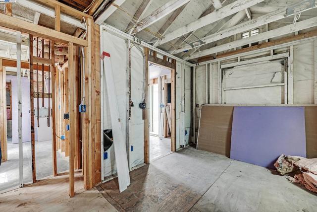 10339 Foothill Blvd, Oakland CA: https://media.crmls.org/mediaz/b3904fe3-8de1-4e49-9737-ae76f50c6fea.jpg