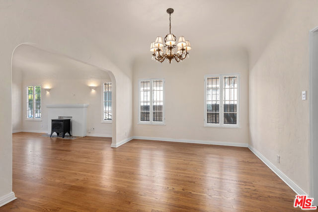 924 S Orange Grove Avenue, Los Angeles CA: https://media.crmls.org/mediaz/b3906ed9-7de3-493c-bfc7-8065f92965d6.jpg