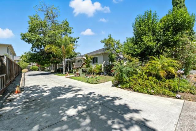 700 Mariposa Avenue, Mountain View CA: https://media.crmls.org/mediaz/b3909612-bab7-4ea0-bcb9-22a95c1cc63f.jpg
