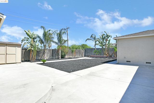 2086 Oakridge Ln, Pittsburg CA: https://media.crmls.org/mediaz/b3909c39-4c0b-413b-9272-46570a1df469.jpg