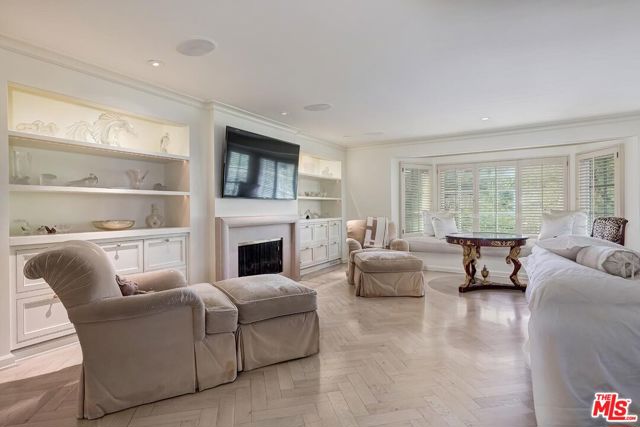 2807 Deep Canyon Drive, Beverly Hills CA: https://media.crmls.org/mediaz/b3921a58-68f7-4a94-8bdb-3718b68cb24a.jpg