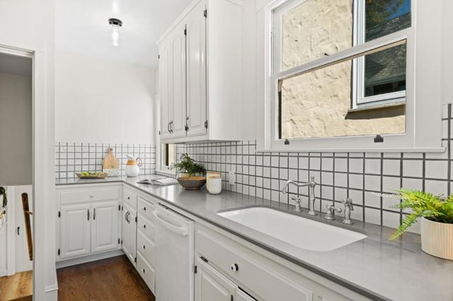 1000 Capuchino Avenue, Burlingame CA: https://media.crmls.org/mediaz/b3924bed-8498-4c43-a4c4-a0aa2f705a29.jpg