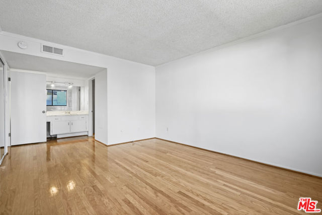 10966 Rochester Avenue, Los Angeles CA: https://media.crmls.org/mediaz/b3924ecd-1f17-4797-a65d-8c1c81bb2555.jpg
