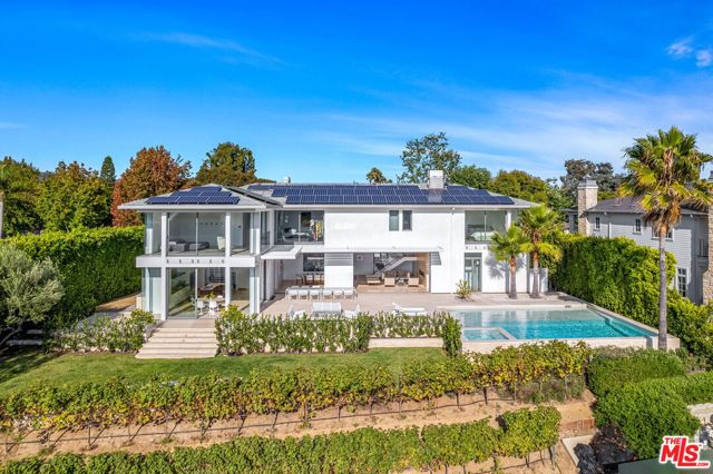 623 Alma Real Drive, Pacific Palisades CA: https://media.crmls.org/mediaz/b3926b8e-299a-4e0b-9d1c-a9013b23d3d4.jpg