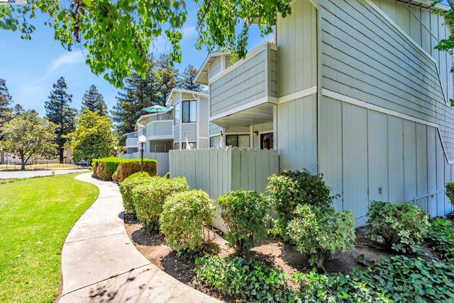 130 Mohave Terrace, Fremont CA: https://media.crmls.org/mediaz/b392712a-e3a4-4069-b64a-9e9c21b43e53.jpg