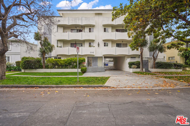 1045 S Bedford Street, Los Angeles CA: https://media.crmls.org/mediaz/b392783b-fb5e-4e51-8e75-9efcc72da013.jpg
