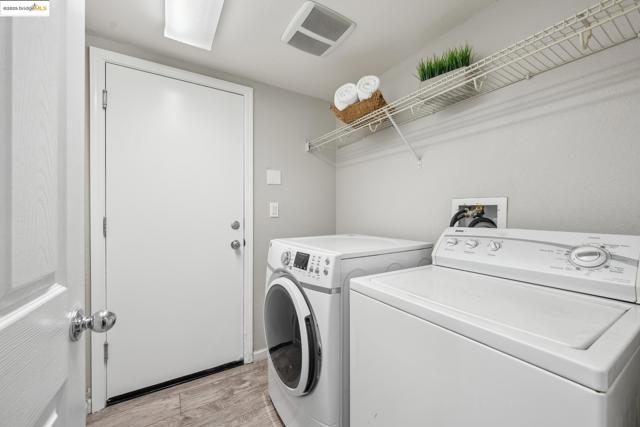 711 Summer Ln, Richmond CA: https://media.crmls.org/mediaz/b3929ea3-d5bb-497e-bff4-88456b691974.jpg