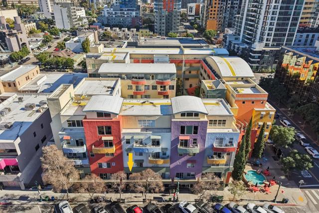 1501 India St, San Diego CA: https://media.crmls.org/mediaz/b392eed3-4c8a-45f6-8445-32db56d45866.jpg