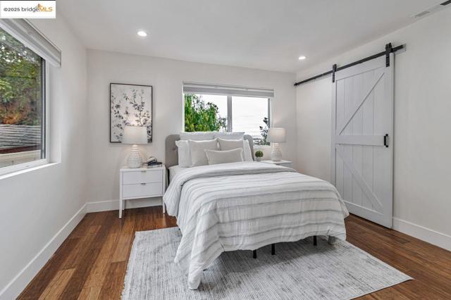 7900 Michigan Ave, Oakland CA: https://media.crmls.org/mediaz/b393252d-80b5-4f46-9af9-b1ef8182cbbd.jpg