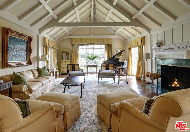 322 N June Street, Los Angeles CA: https://media.crmls.org/mediaz/b393478f-01f2-4784-bc0c-8afc0ee60b93.jpg