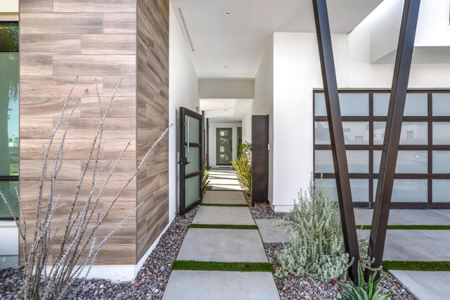 161 Holliday Way, Palm Springs CA: https://media.crmls.org/mediaz/b3938bc7-6bf4-456c-bc6e-61884bdde5c2.jpg