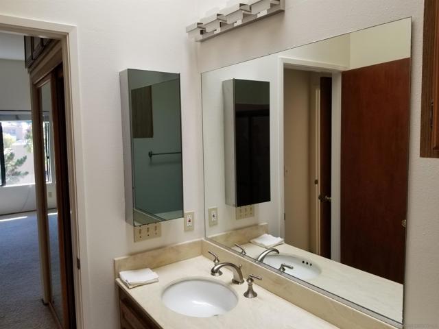 8328 Regents Rd, La Jolla CA: https://media.crmls.org/mediaz/b393b641-06a3-4e64-b17e-e5d614217f49.jpg
