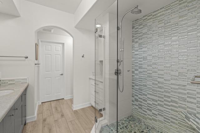 8595 Via Mallorca, La Jolla CA: https://media.crmls.org/mediaz/b393cf64-a25a-4739-96da-35f0bda69b81.jpg