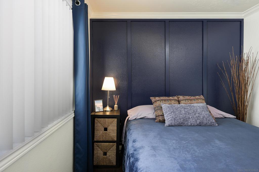 2040 Robinson - photo 12