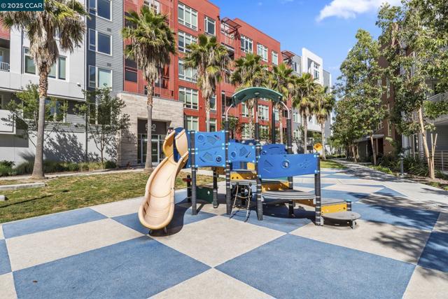 320 Riesling Ave, Milpitas CA: https://media.crmls.org/mediaz/b3946f0a-01c7-41d7-91d6-32ef9512503e.jpg