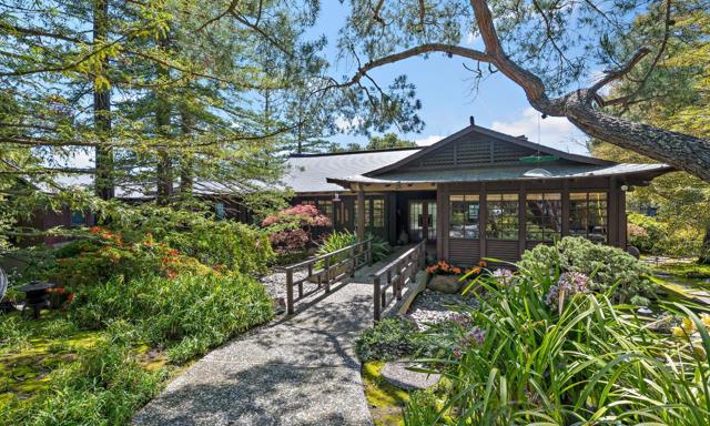 25 Toro Court, Portola Valley CA: https://media.crmls.org/mediaz/b39489d8-abe9-4240-b380-f9603284e3a0.jpg