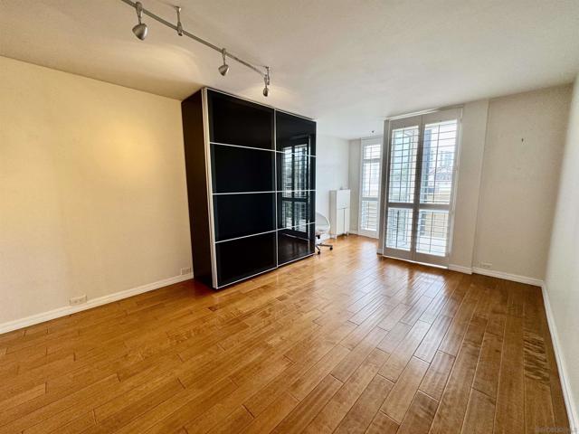 800 Prospect St, La Jolla CA: https://media.crmls.org/mediaz/b394995a-bcc7-4d50-9f43-ded2c5c6cbbd.jpg