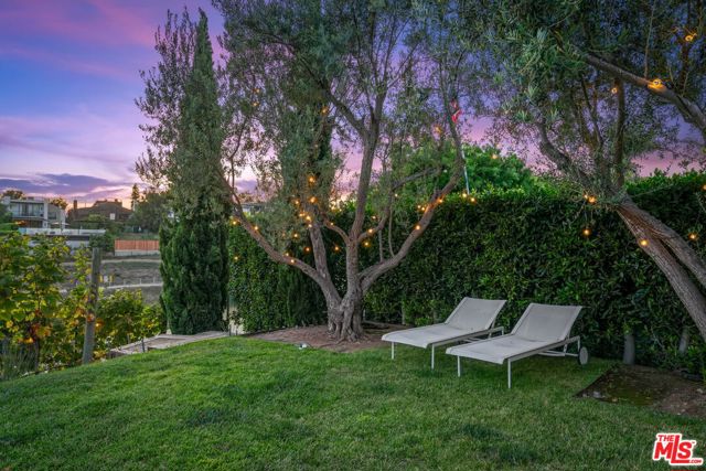 623 Alma Real Drive, Pacific Palisades CA: https://media.crmls.org/mediaz/b394bb4f-3ecd-4434-9e29-221d98e475e3.jpg