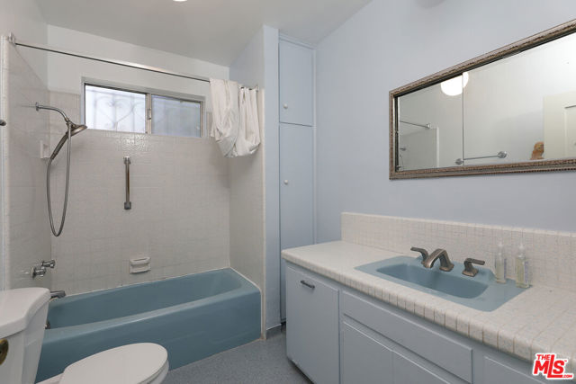 6281 Drexel Avenue, Los Angeles CA: https://media.crmls.org/mediaz/b394dffd-a863-4584-b3a0-e43189dad39c.jpg
