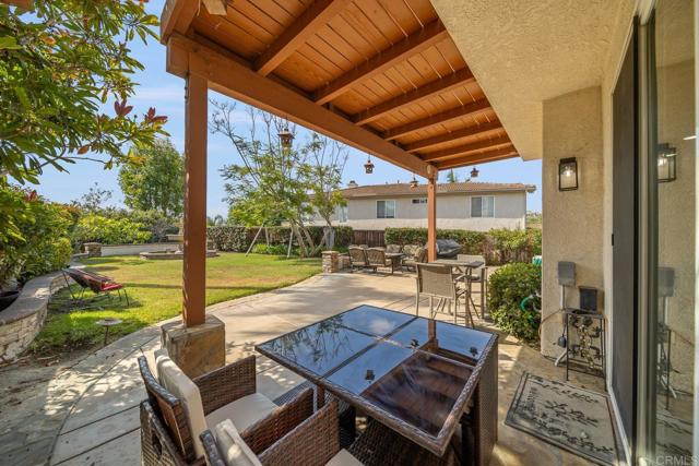 Detail Gallery Image 5 of 49 For 3748 Cavern Pl, Carlsbad,  CA 92010 - 5 Beds | 3 Baths