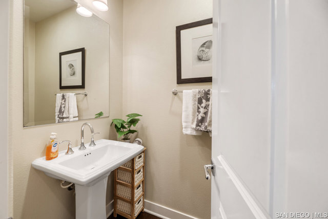 15234 Maple Grove LN, San Diego CA: https://media.crmls.org/mediaz/b39554ee-3f1f-4c4f-9337-a42e6a639cb4.jpg