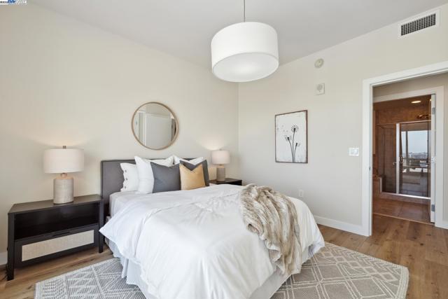 222 Broadway, Oakland CA: https://media.crmls.org/mediaz/b395bab0-878d-4220-ae3e-c86b4f133072.jpg