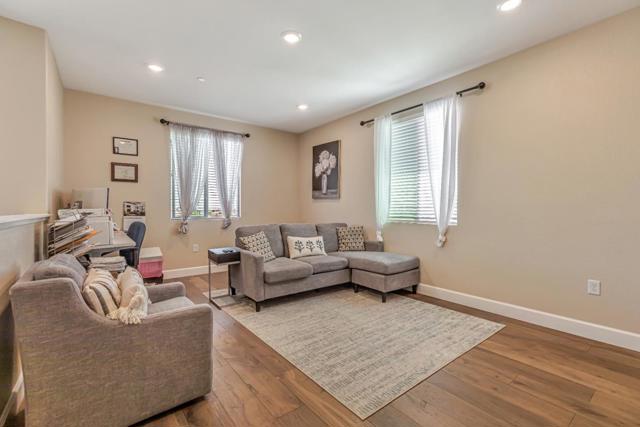 2340 Hibiscus Drive, Hollister CA: https://media.crmls.org/mediaz/b3961117-7785-4a61-9d07-4333ce76275e.jpg