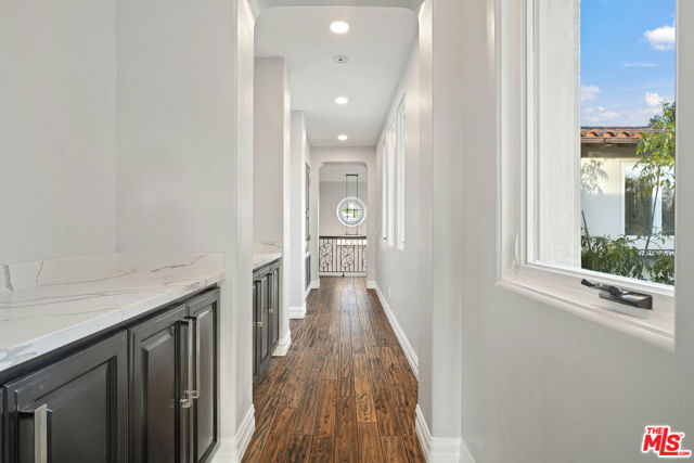 5309 Louise Avenue, Encino CA: https://media.crmls.org/mediaz/b39680c4-5695-4216-a284-b5de7a00988c.jpg